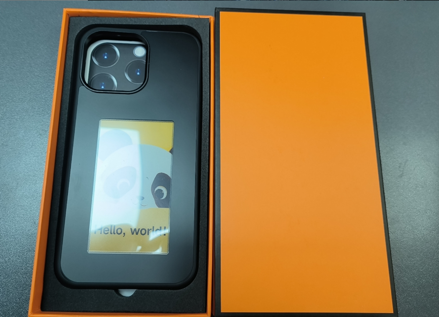 E-Ink Customizable Phone Case for Travelers